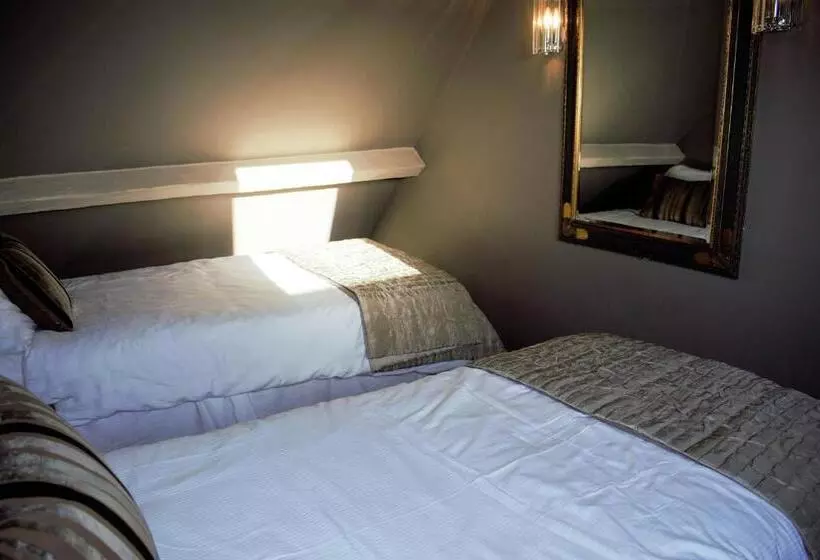 בית מלון כפרי White Horse & Griffin