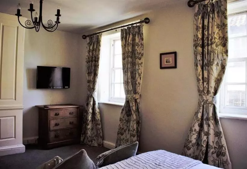 בית מלון כפרי White Horse & Griffin