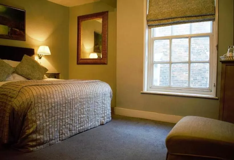 בית מלון כפרי White Horse & Griffin