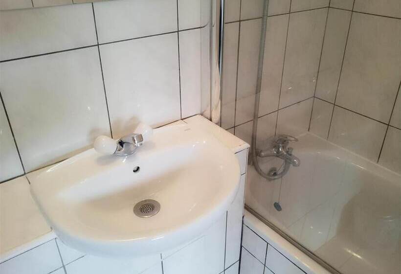 هتل West Cromwell