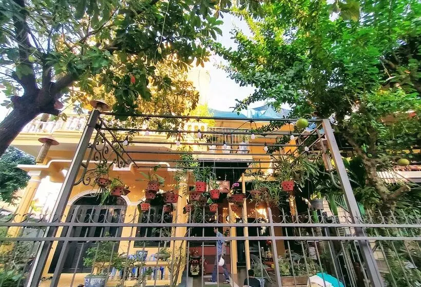 هاستل Q  Homestay Garden Villa