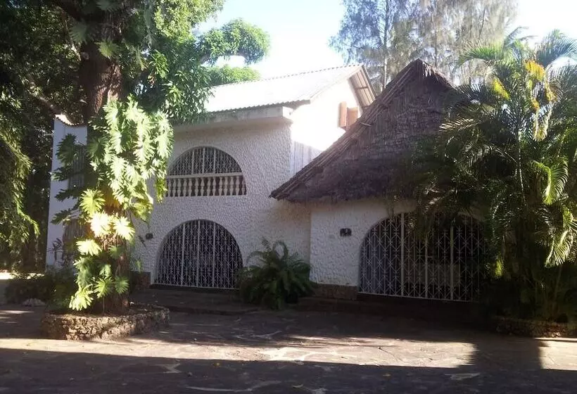 Dream Of Africa Cottages Kanamai