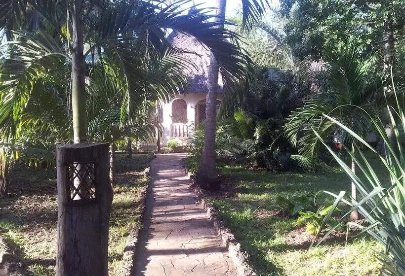 Dream Of Africa Cottages Kanamai