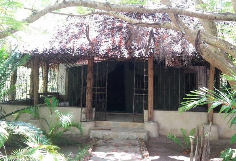 Dream Of Africa Cottages Kanamai