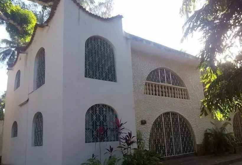 Dream Of Africa Cottages Kanamai