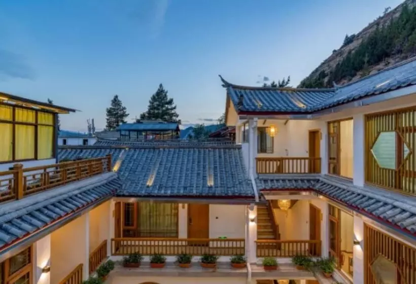 Hostelli Floral  · Rushuang Courtyard Lijiang