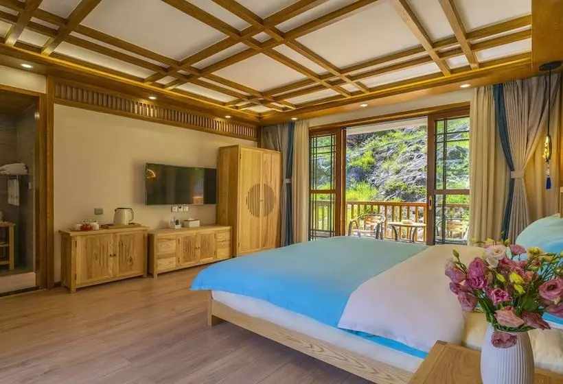 Hostelli Floral  · Rushuang Courtyard Lijiang