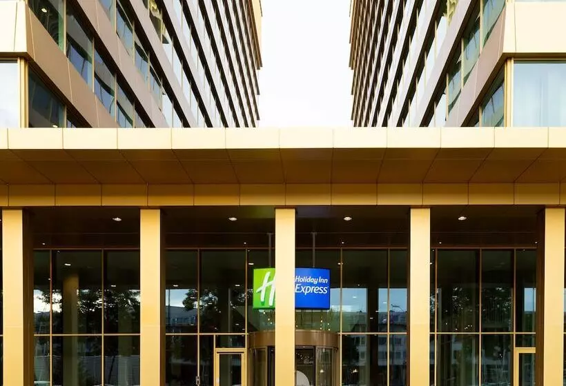 Hotelli Holiday Inn Express Amsterdam   North Riverside, An Ihg