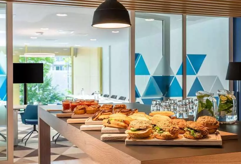 Hotelli Holiday Inn Express Amsterdam   North Riverside, An Ihg