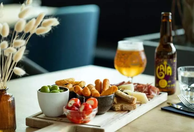 Hotelli Holiday Inn Express Amsterdam   North Riverside, An Ihg