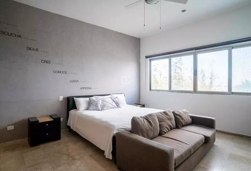 ホテル Capital O Cancun International Airport 24 P 7