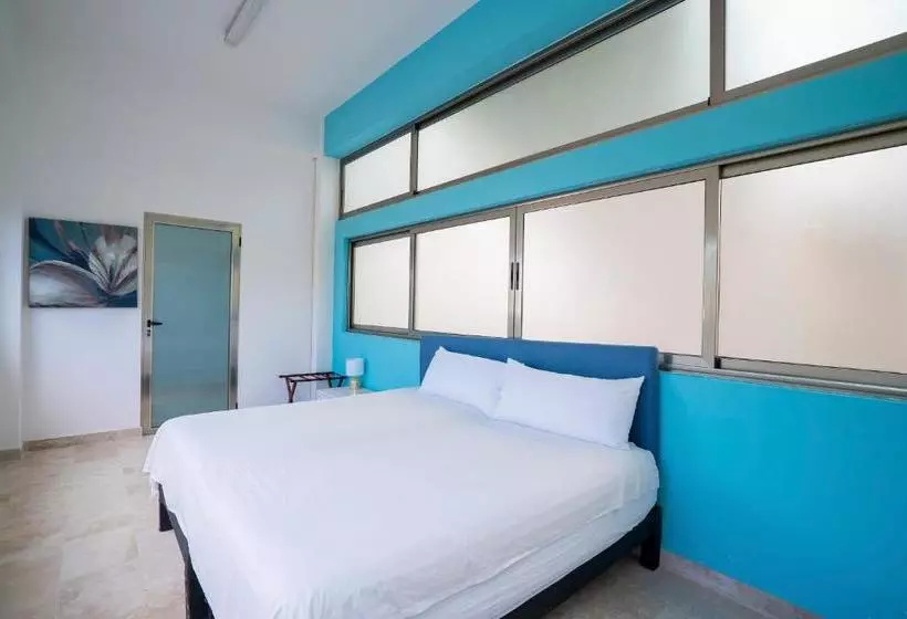 ホテル Capital O Cancun International Airport 24 P 7