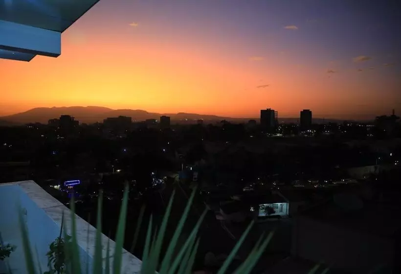 هتل Victoria Guesthouse Addis