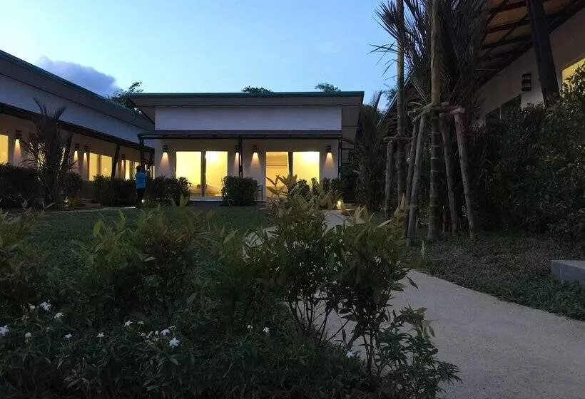 هتل Maleesirin Oldtown Resort