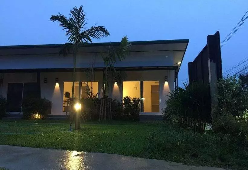 هتل Maleesirin Oldtown Resort