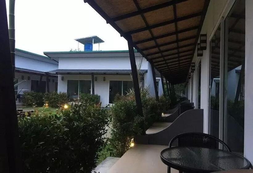 هتل Maleesirin Oldtown Resort