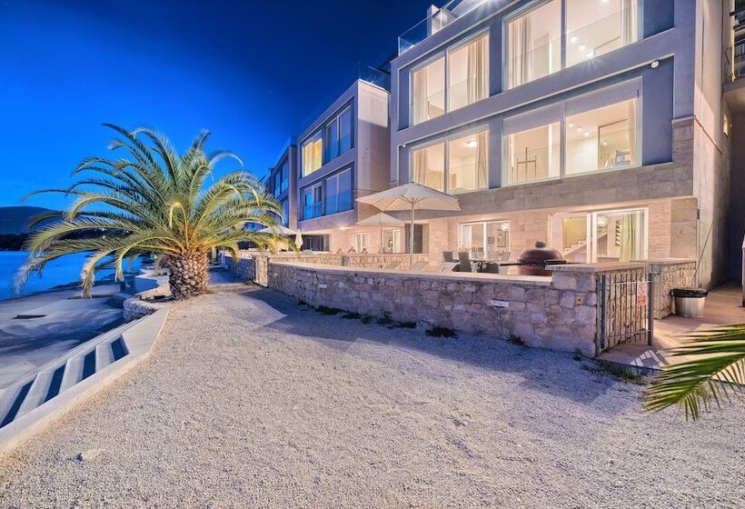 Livingstone Beach House