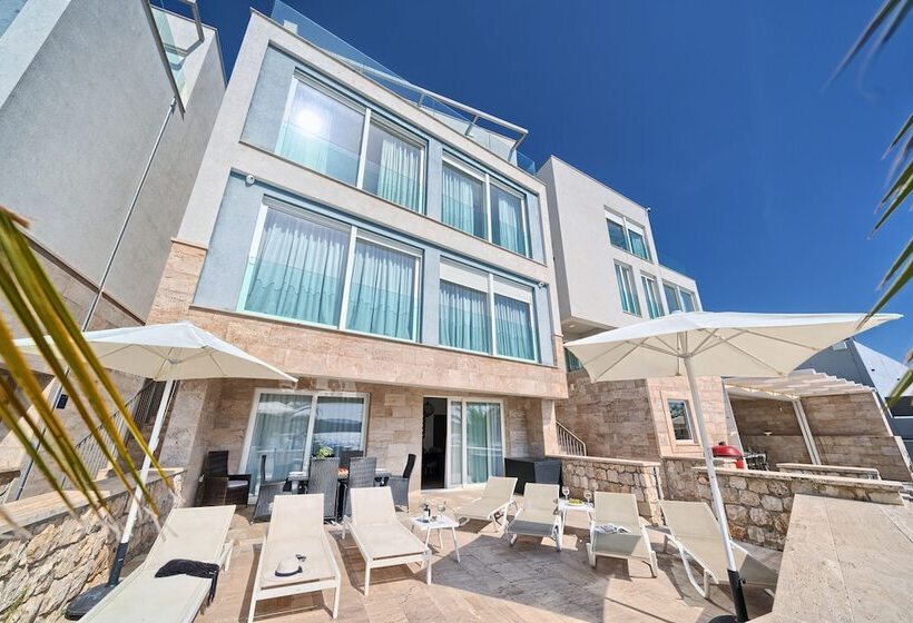 Livingstone Beach House