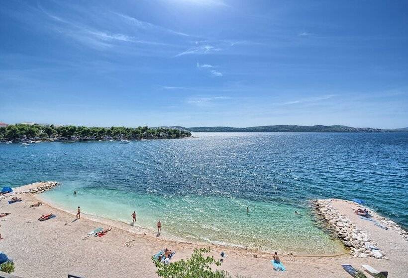 Livingstone Beach House