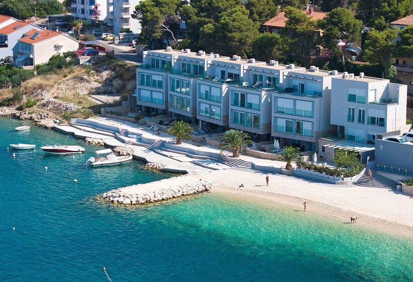 Livingstone Beach House