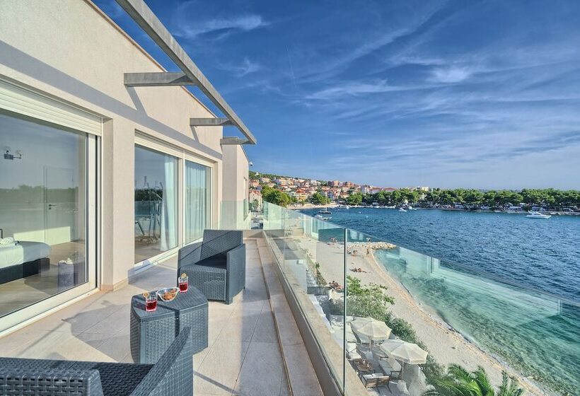 Livingstone Beach House