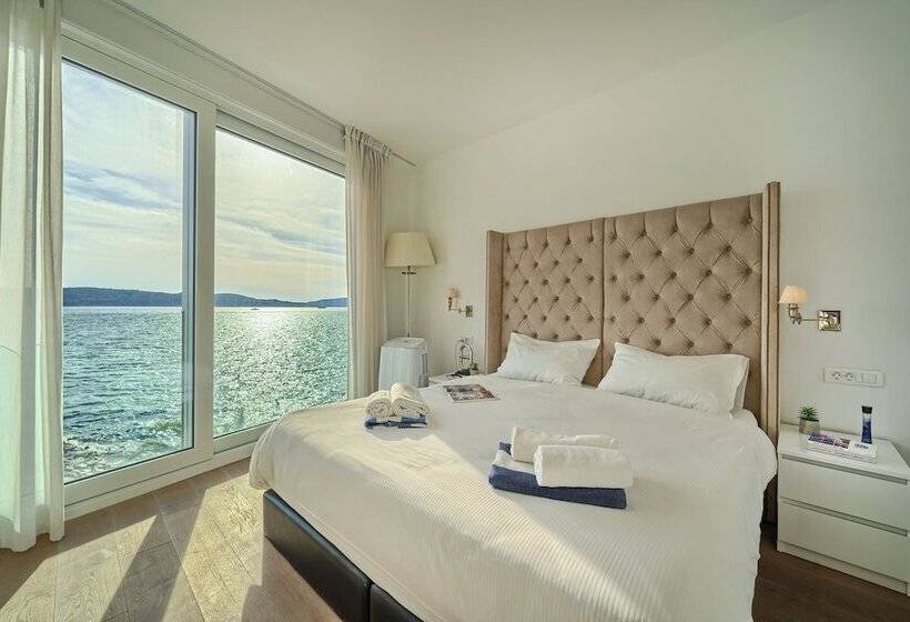 Livingstone Beach House