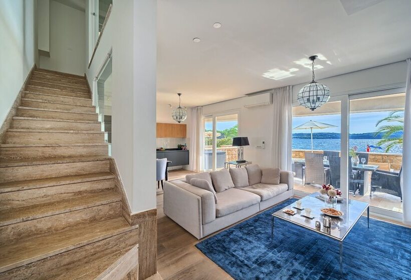 Livingstone Beach House