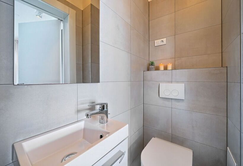 Livingstone Beach House