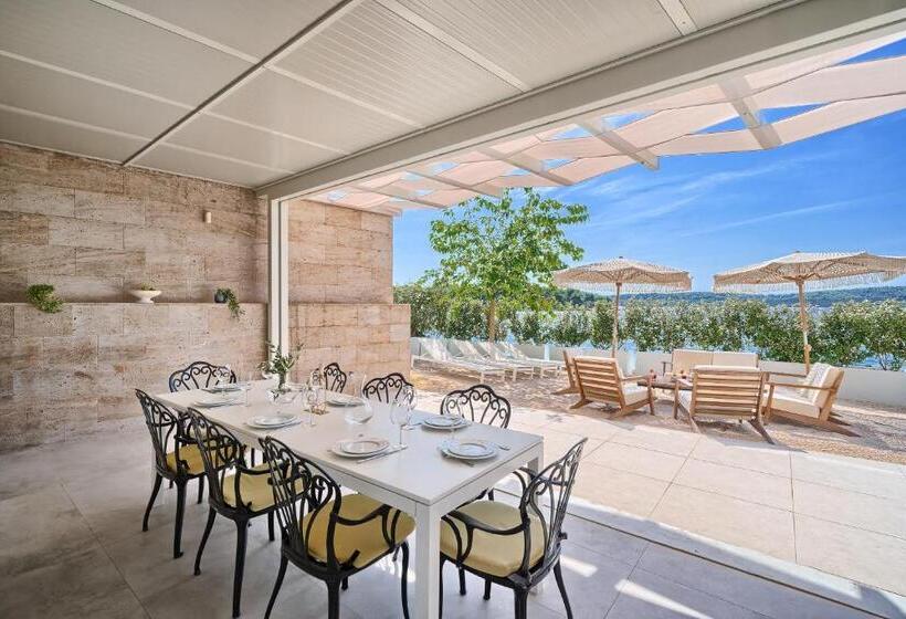 Livingstone Beach House