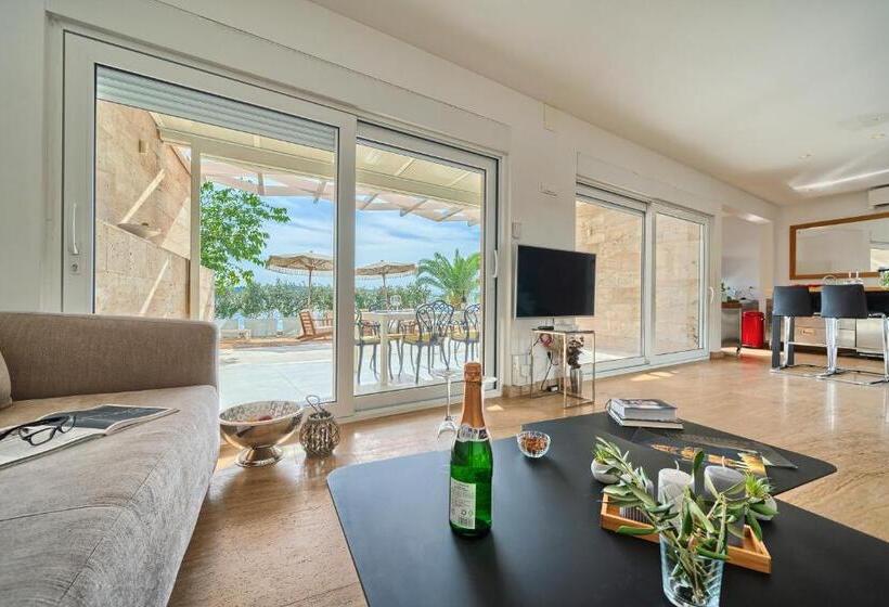 Livingstone Beach House