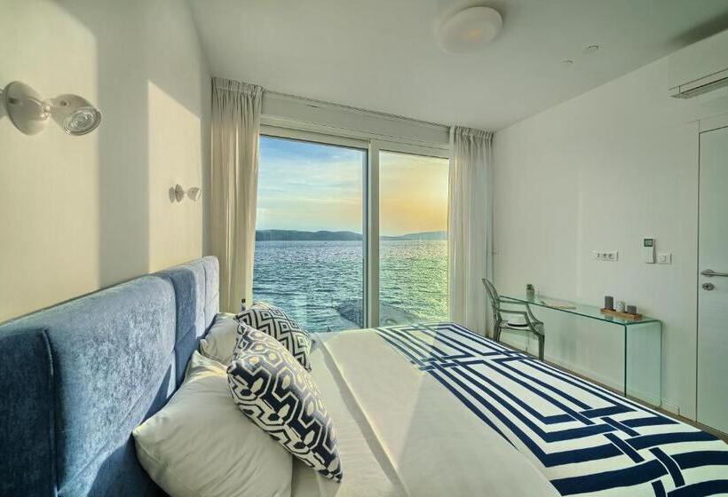 Livingstone Beach House