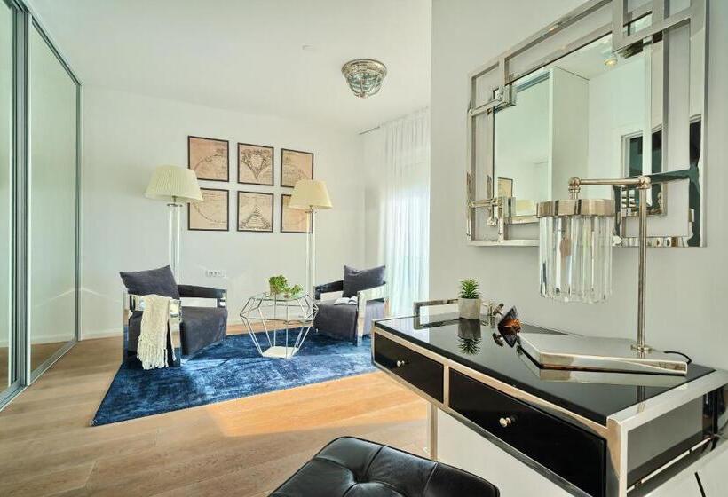 Livingstone Beach House