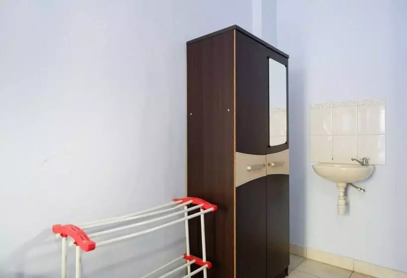 ペンション Reddoorz Near Mayura Park Lombok