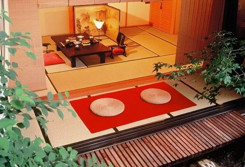旅館 Kusatsuonnsenn Tenojiya