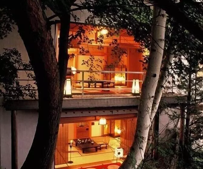 旅館 Kusatsuonnsenn Tenojiya