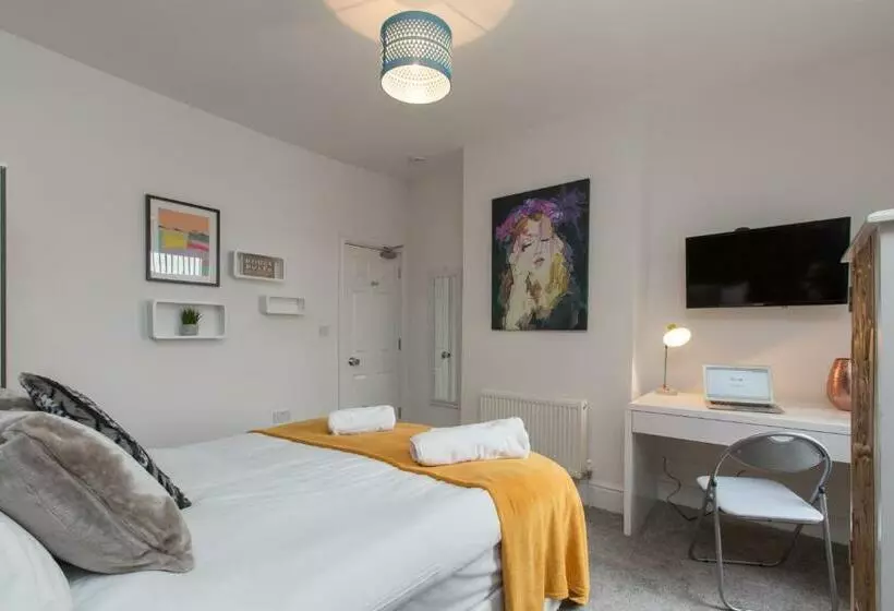 Townhouse Plus @ 130 West Street Crewe