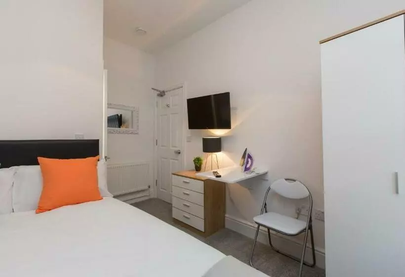 Townhouse Plus @ 130 West Street Crewe