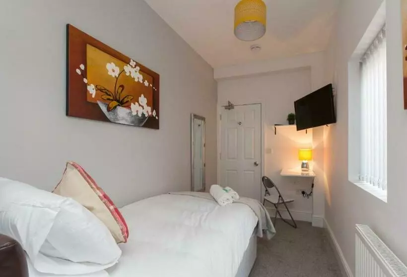 Townhouse Plus @ 130 West Street Crewe