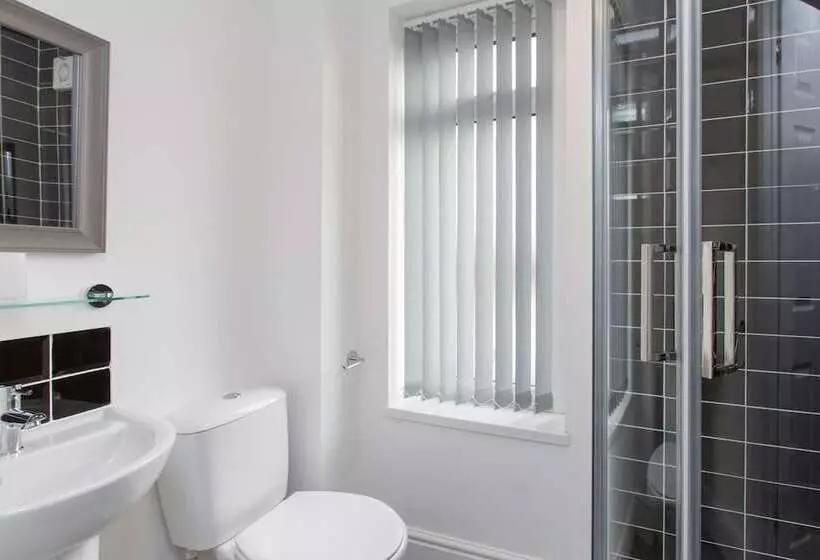 Townhouse Plus @ 130 West Street Crewe