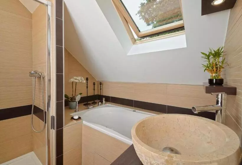 La Maison Dans Les Bois