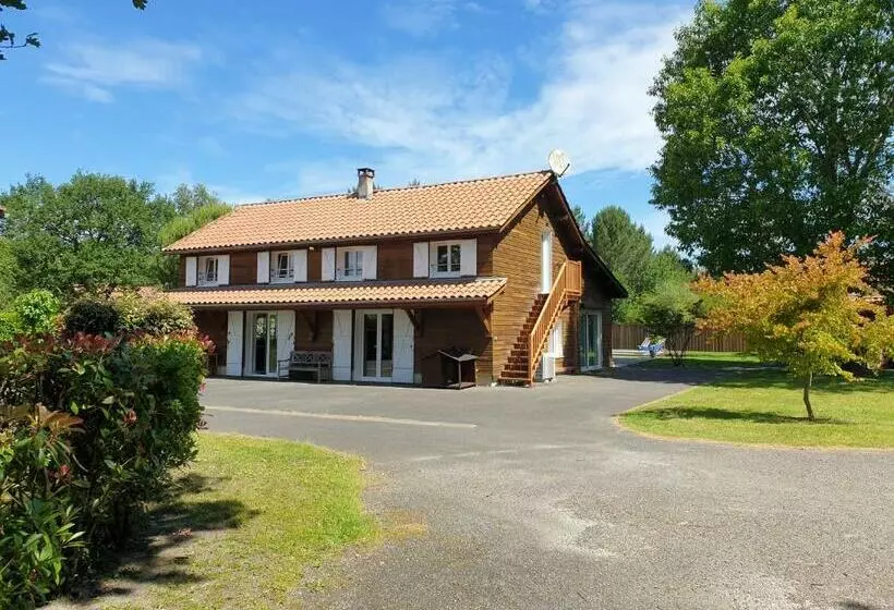 Aamiaismajoitus (B&B) La Grange Du Born