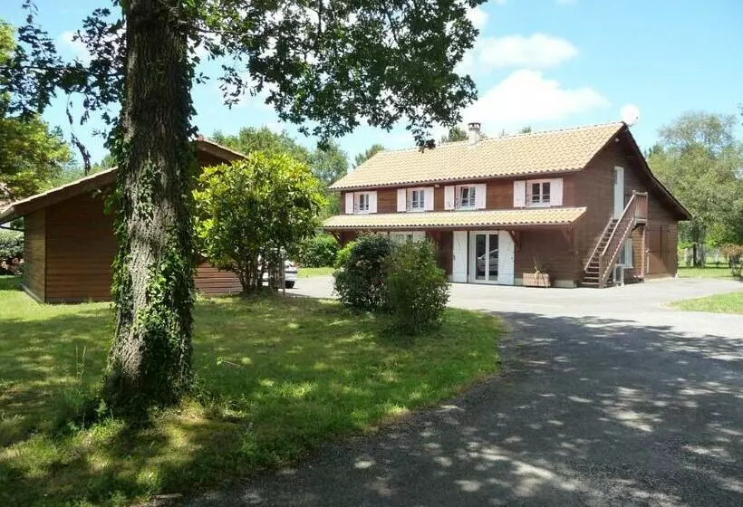 Aamiaismajoitus (B&B) La Grange Du Born