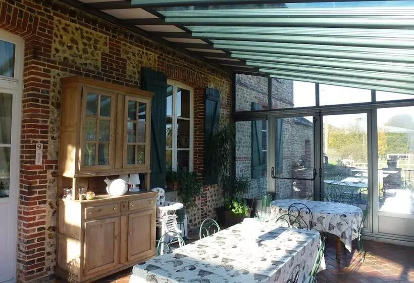 Aamiaismajoitus (B&B) Le Manoir De Villers