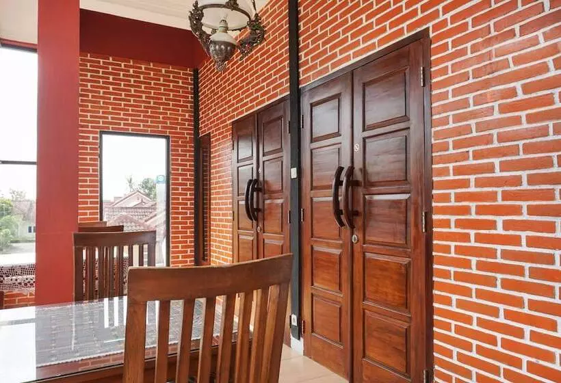 Hotelli Alam Citra Bnb Mitra Reddoorz