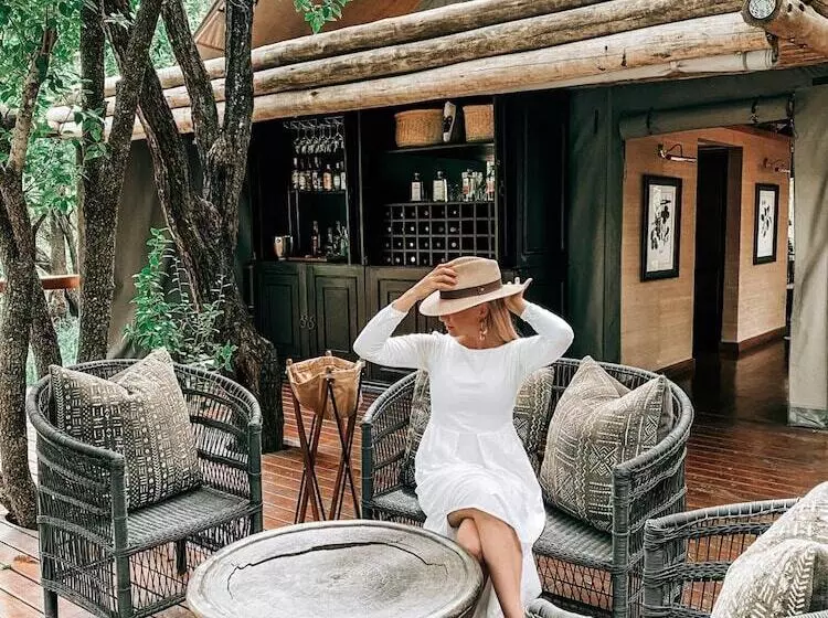 Hotelli Rhino Sands Safari Camp