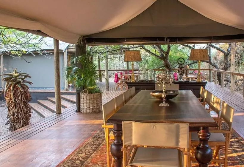 Hotelli Rhino Sands Safari Camp