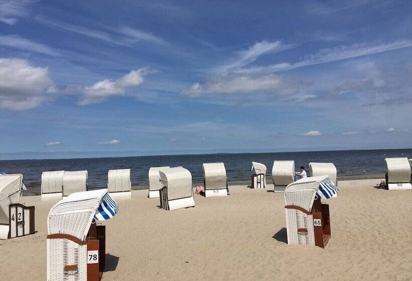 Sleep Under A Thatched Roof   Apartment In Ahlbeck Near Haff