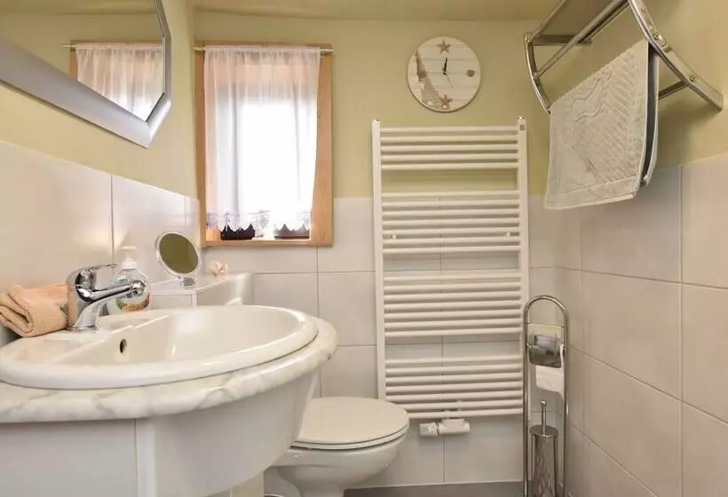 Sleep Under A Thatched Roof   Apartment In Ahlbeck Near Haff