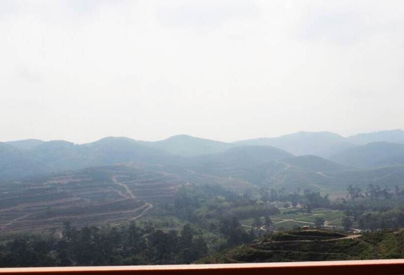 בית מלון כפרי Karak Orchard Resorts