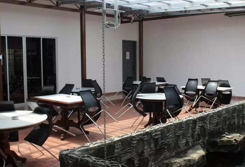 ホテル Karak Orchard Resorts